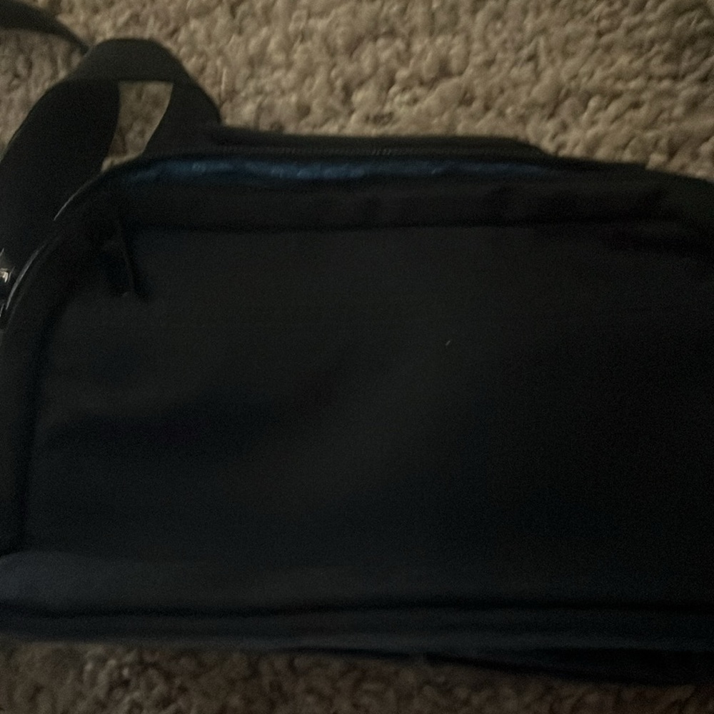 LUG Scoop Crossbody Bag - Picture 7 of 8